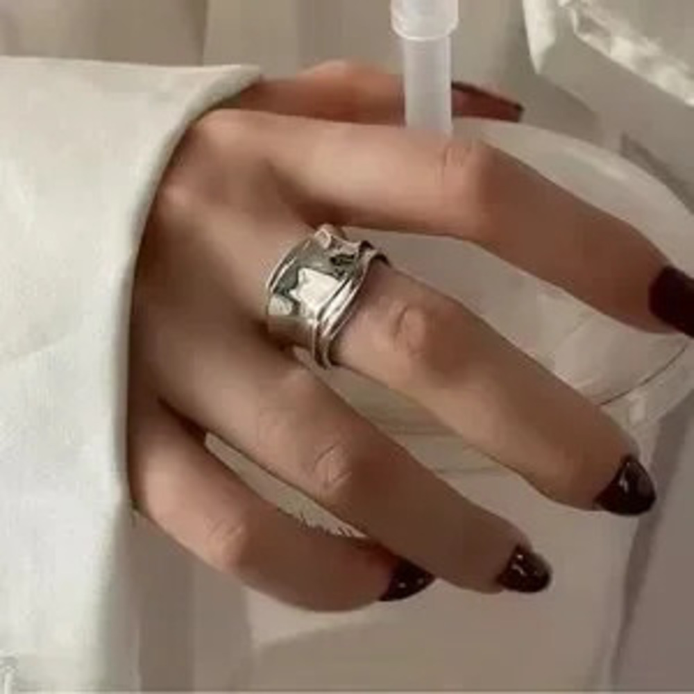 Elegant Silver Ring